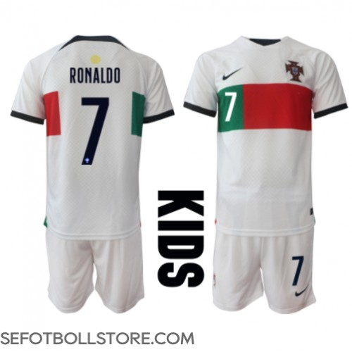 Portugal Cristiano Ronaldo #7 Replika babykläder Bortaställ Barn VM 2022 Kortärmad (+ korta byxor)